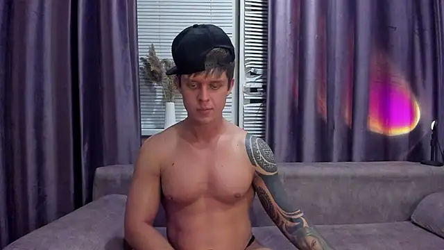 Snapshot of MarcoErra chatting on 06/07/26, 04:55 MarcoErra online show from 06/07/26, 04:55