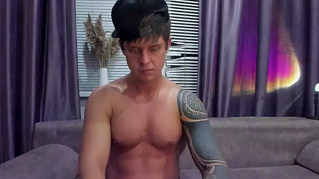 Snapshot of MarcoErra chatting on 06/10/26, 05:01 MarcoErra online show from 06/10/26, 05:01