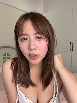 Snapshot of Yang_127 chatting on 05/11/26, 04:18 Yang 127 online show from 05/11/26, 04:18
