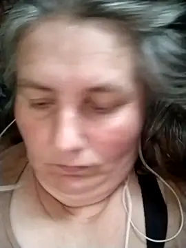 Snapshot of IrisMaris37 chatting on 05/11/26, 10:32 IrisMaris37 online show from 05/11/26, 10:32
