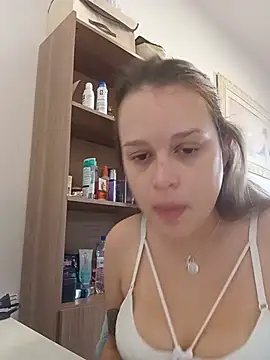 Snapshot of LunnaKitten chatting on 07/21/26, 04:42 LunnaKitten online show from 07/21/26, 04:42