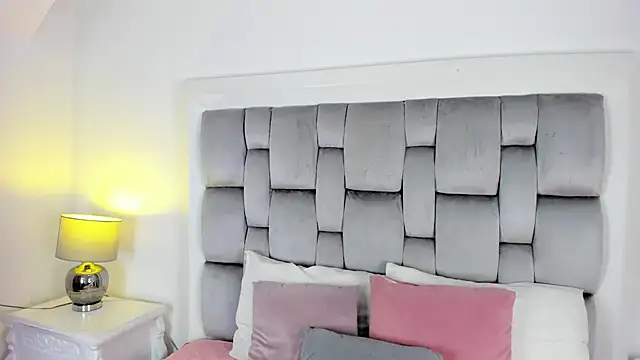 sofia  thompson online show from 06/14/26, 11:45