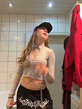 Lina-420 online show from 05/04/26, 08:49
