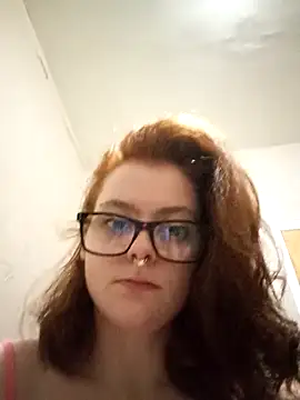 Snapshot of lolarae_xx chatting on 04/29/26, 04:05 lolarae xx online show from 04/29/26, 04:05
