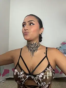 sarah escobarr  online show from 05/09/26, 10:04