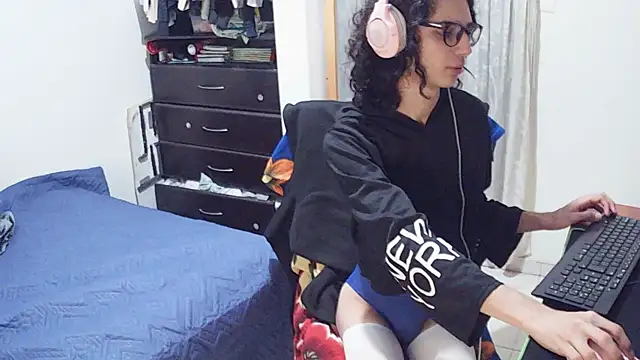 hxxyro1 online show from 04/29/26, 03:32