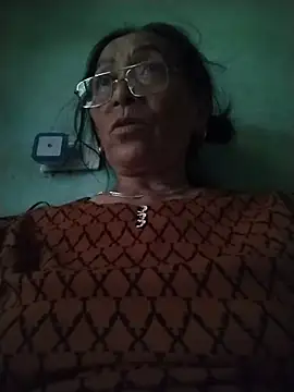 Snapshot of mouth22 chatting on 05/18/26, 05:57 mouth22 online show from 05/18/26, 05:57