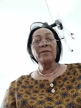 Snapshot of mouth22 chatting on 07/17/26, 12:34 mouth22 online show from 07/17/26, 12:34
