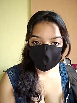 Snapshot of vanika2000 chatting on 05/19/26, 05:47 vanika2000 online show from 05/19/26, 05:47