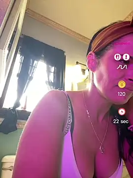 Snapshot of Vanessa_Valentine chatting on 06/17/26, 04:08 Vanessa Valentine online show from 06/17/26, 04:08
