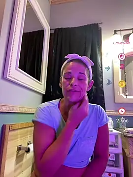Snapshot of Vanessa_Valentine chatting on 06/30/26, 01:56 Vanessa Valentine online show from 06/30/26, 01:56