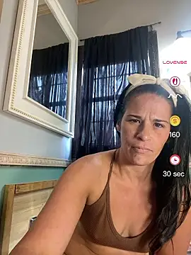Snapshot of Vanessa_Valentine chatting on 07/22/26, 02:42 Vanessa Valentine online show from 07/22/26, 02:42