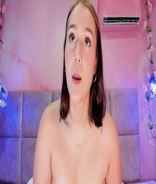 Snapshot of AmelieCooper chatting on 06/18/26, 07:51 AmelieCooper online show from 06/18/26, 07:51