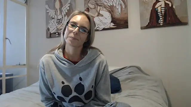 Snapshot of blondiesin50 chatting on 07/14/26, 01:17 blondiesin50 online show from 07/14/26, 01:17