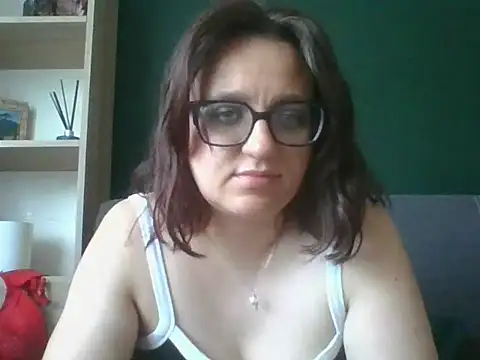Snapshot of sensual_paris chatting on 05/27/26, 05:26 sensual paris online show from 05/27/26, 05:26