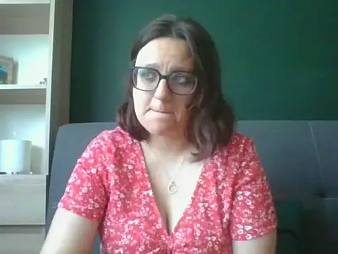 Snapshot of sensual_paris chatting on 06/02/26, 05:31 sensual paris online show from 06/02/26, 05:31