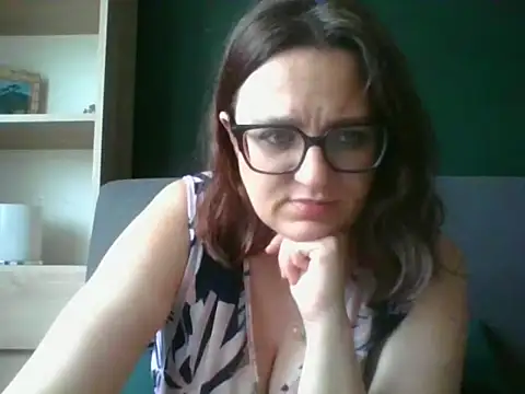Snapshot of sensual_paris chatting on 06/10/26, 05:28 sensual paris online show from 06/10/26, 05:28