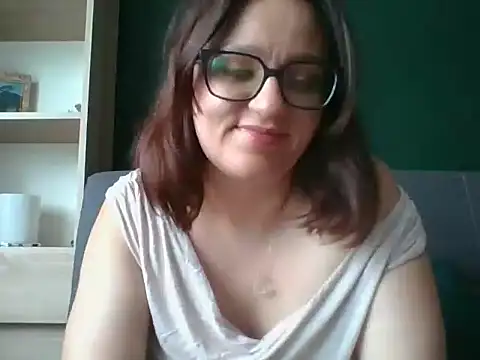 Snapshot of sensual_paris chatting on 06/18/26, 05:30 sensual paris online show from 06/18/26, 05:30
