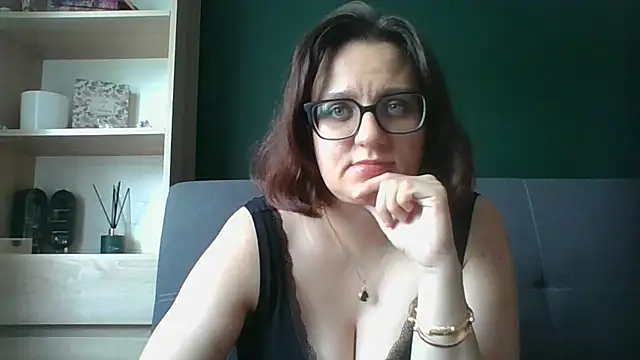 Snapshot of sensual_paris chatting on 08/03/26, 09:04 sensual paris online show from 08/03/26, 09:04