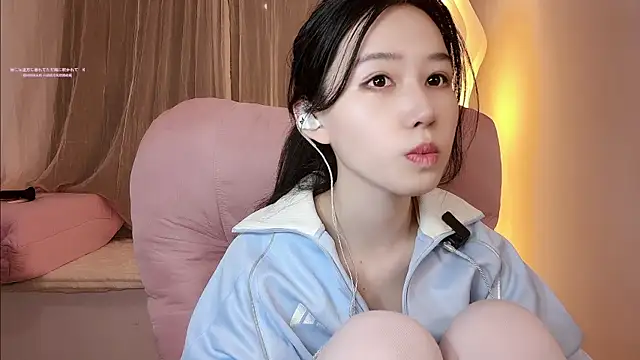 Snapshot of Kari_Young chatting on 05/20/26, 02:12 Kari Young online show from 05/20/26, 02:12