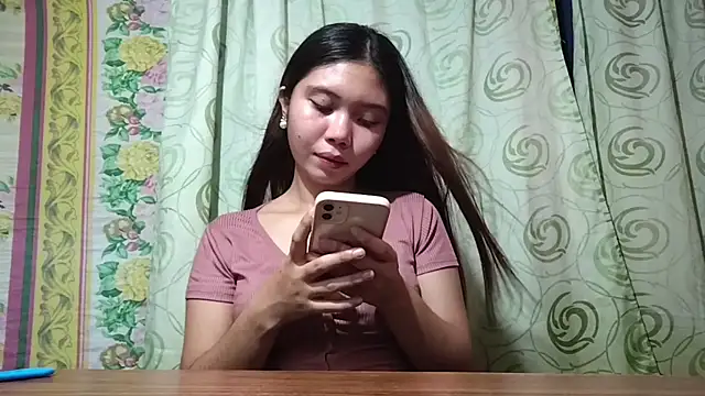 Snapshot of RegenaKhanponaphan chatting on 05/21/26, 01:12 RegenaKhanponaphan online show from 05/21/26, 01:12