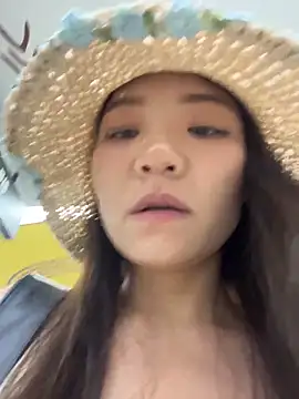 xiaochengzi505 online show from 05/18/26, 04:07