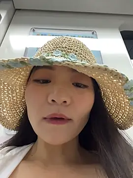 xiaochengzi505 online show from 06/03/26, 12:57