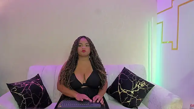 CoralJhonss online show from 05/03/26, 12:11