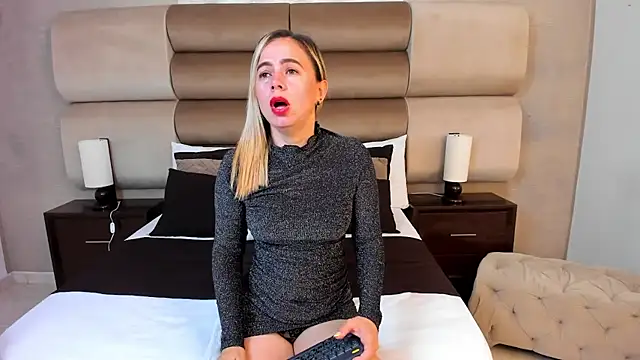 RoxyFiore online show from 05/08/26, 11:37