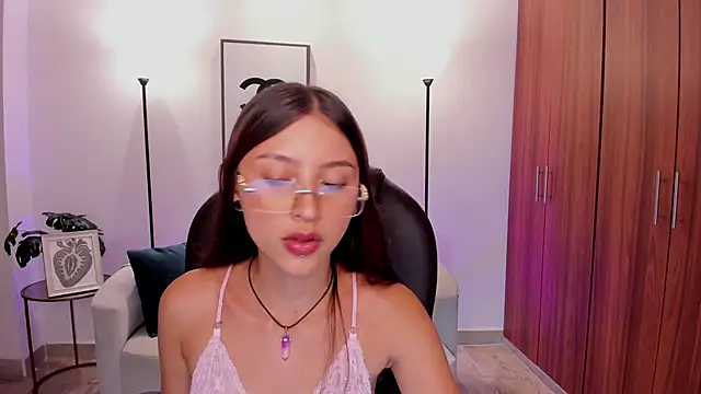 Nikky sweett  online show from 05/11/26, 09:34