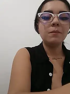 Snapshot of Ema_Isabella chatting on 05/13/26, 07:00 Ema Isabella online show from 05/13/26, 07:00
