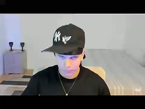 Snapshot of sant_wahlberg chatting on 05/10/26, 10:15 sant wahlberg online show from 05/10/26, 10:15