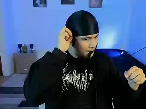 Snapshot of sant_wahlberg chatting on 06/30/26, 10:22 sant wahlberg online show from 06/30/26, 10:22