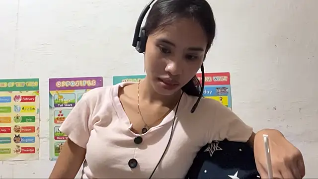 Snapshot of MyrlKu chatting on 05/13/26, 02:25 MyrlKu online show from 05/13/26, 02:25