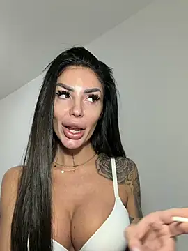 RaquelleXO online show from 05/17/26, 09:49