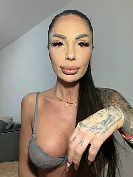 RaquelleXO online show from 06/09/26, 04:29