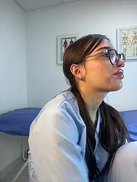 Snapshot of Sweet_Milaa1 chatting on 05/19/26, 07:20 Sweet Milaa1 online show from 05/19/26, 07:20