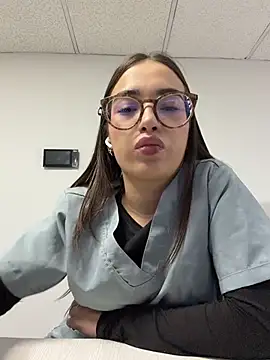 Snapshot of Sweet_Milaa1 chatting on 07/15/26, 07:52 Sweet Milaa1 online show from 07/15/26, 07:52