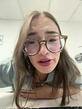 Snapshot of Sweet_Milaa1 chatting on 08/03/26, 07:50 Sweet Milaa1 online show from 08/03/26, 07:50
