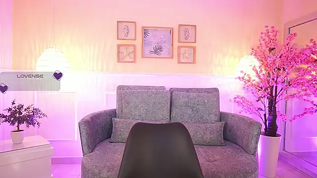VioletJoness  online show from 05/11/26, 11:38