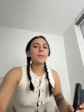 Snapshot of EmilyCxx chatting on 06/13/26, 04:10 EmilyCxx online show from 06/13/26, 04:10
