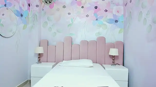 Miabloom19  online show from 07/15/26, 11:10