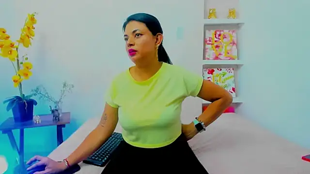 ChloeSmith9 online show from 06/09/26, 09:59
