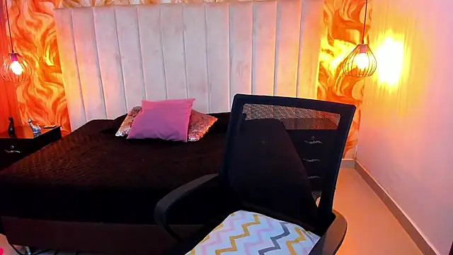 ChloeSmith9 online show from 06/13/26, 07:01