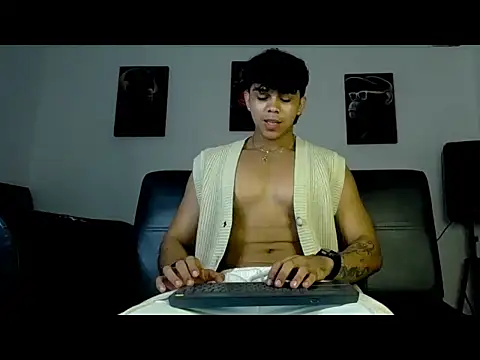 Snapshot of noahprada chatting on 05/06/26, 03:57 noahprada online show from 05/06/26, 03:57