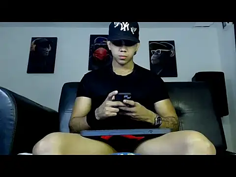 Snapshot of noahprada chatting on 05/07/26, 05:13 noahprada online show from 05/07/26, 05:13