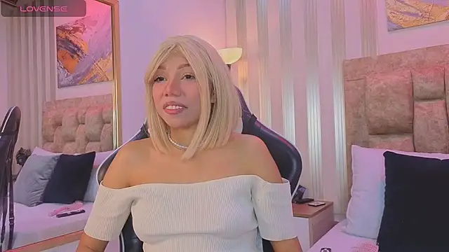 lilith pink   online show from 05/22/26, 04:30
