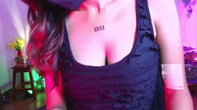 Yaliina online show from 05/06/26, 04:23