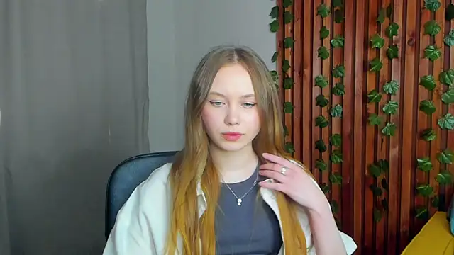 Snapshot of FloraLarsson chatting on 05/27/26, 03:25 FloraLarsson online show from 05/27/26, 03:25
