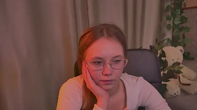 Snapshot of FloraLarsson chatting on 06/05/26, 06:52 FloraLarsson online show from 06/05/26, 06:52